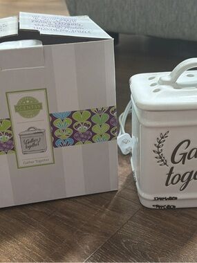 Scentsy Gather Together White Ceramic Electric Warmer